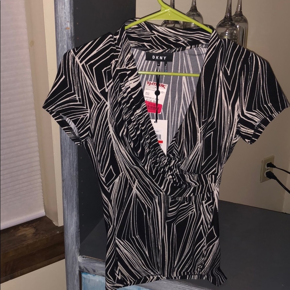 Short sleeve v-neck